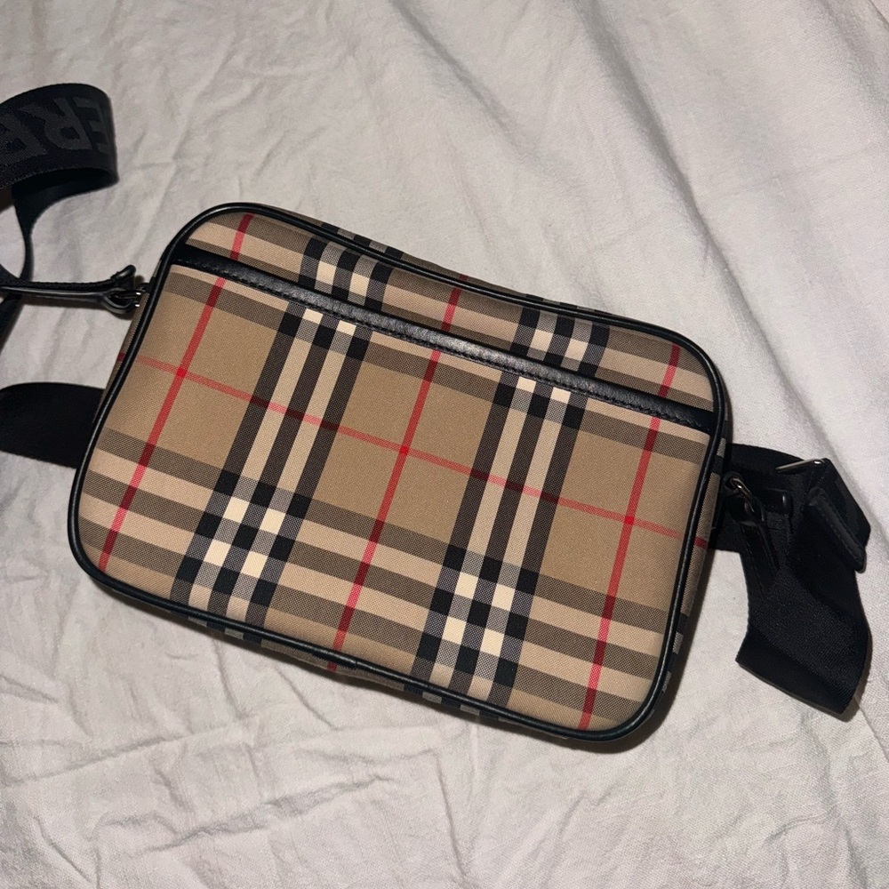 Burberry Tan and Black Camera Bag - Picture 3 of 11